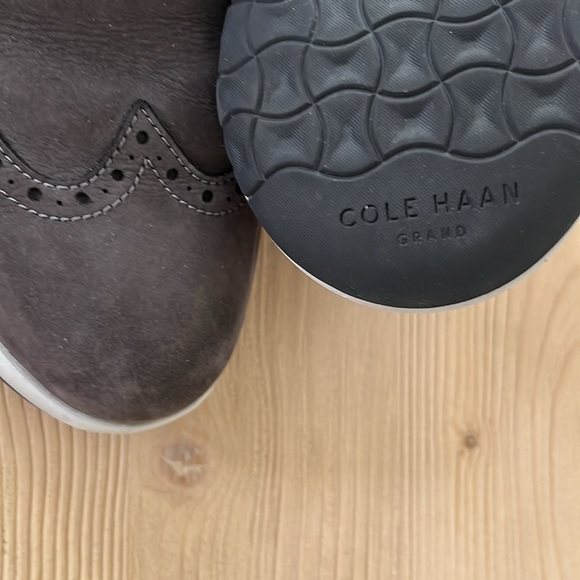 Cole Haan Grand gray sueded sport shoe with orange accent, size 11.5 - Picture 3 of 3